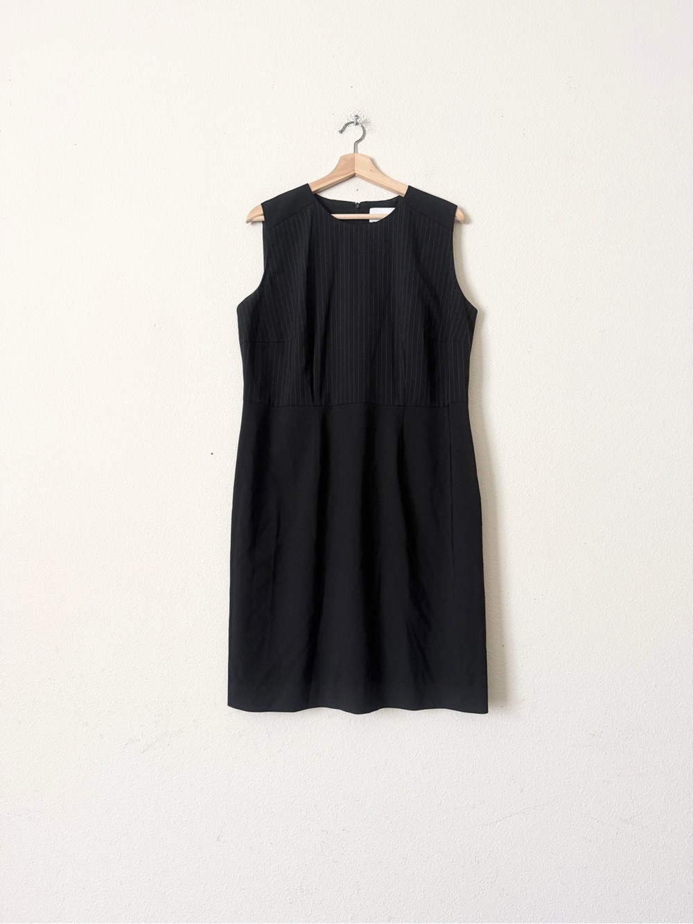 Hugo Boss SIZE 14 black virgin wool pinstripe sleeveless shift dress